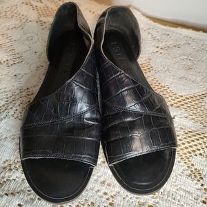 US-W size 6 1. State Celvin Black Leather Croc Print Open Toe and Side Sandals